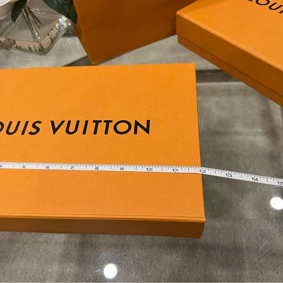 Louis Vuitton Magnetic Gift Boxes Set - Picture 11 of 13